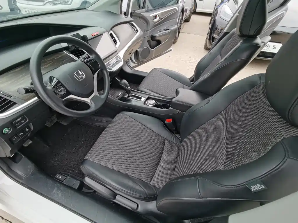 Honda Jade 2017 — фото 11
