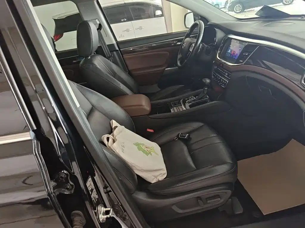GAC Motor Trumpchi GS8 2017 — фото 25
