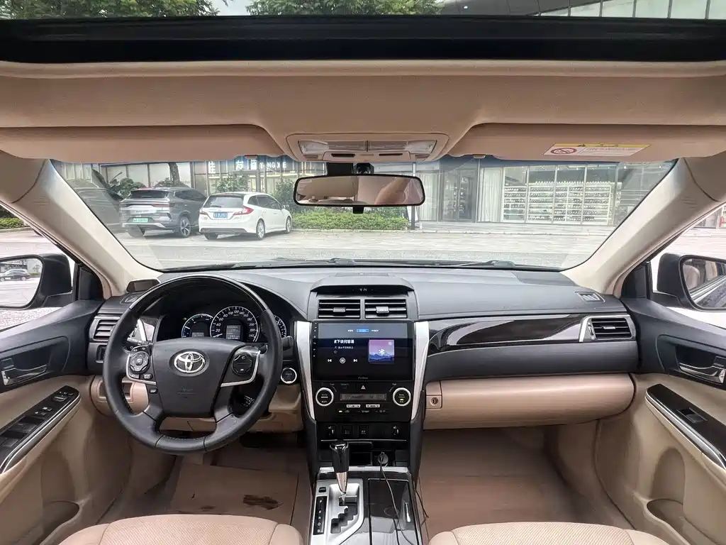 Toyota Camry 2014 — фото 13