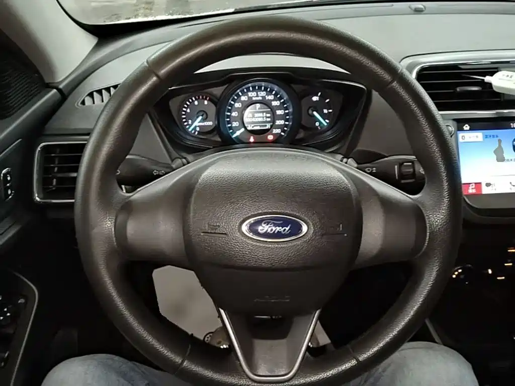 Ford Escort 2020 — фото 11