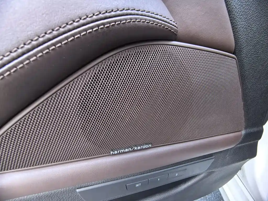 BMW 5 Series 2015 — фото 11