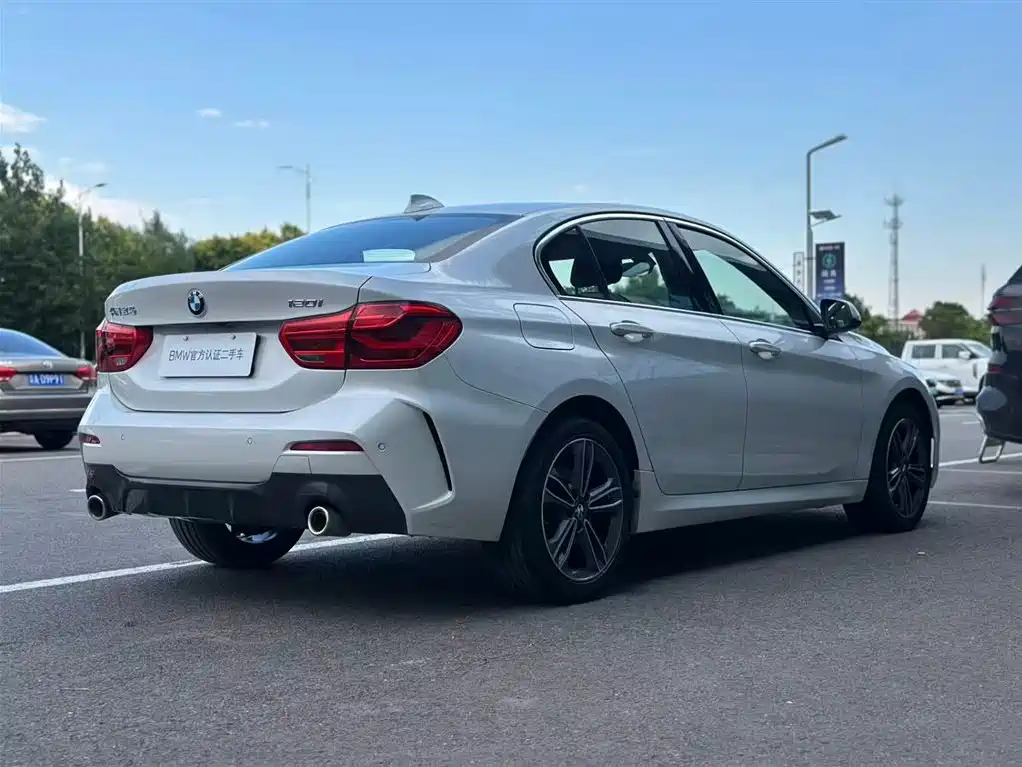 BMW 1 Series 2021 — фото 15