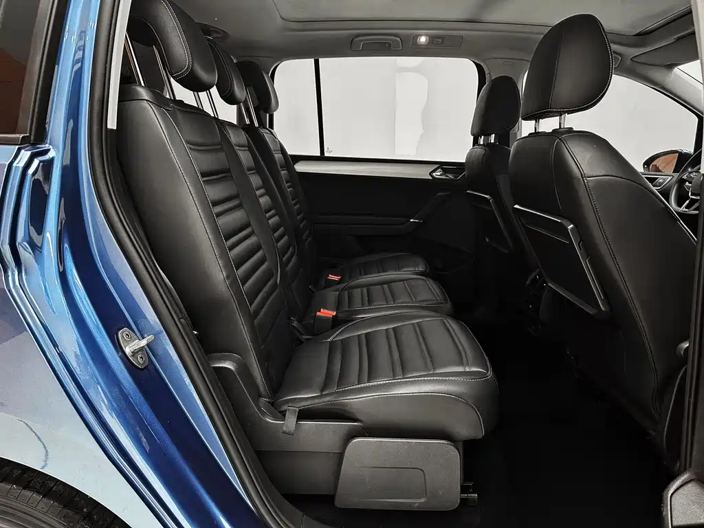 Volkswagen Touran 2022 — фото 24