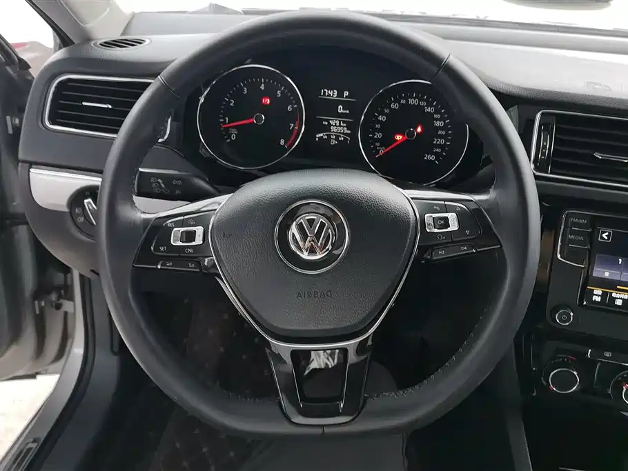 Volkswagen Sagitar 2017 — фото 15