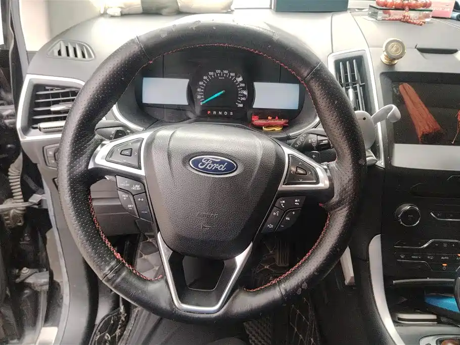Ford Edge 2017 — фото 15