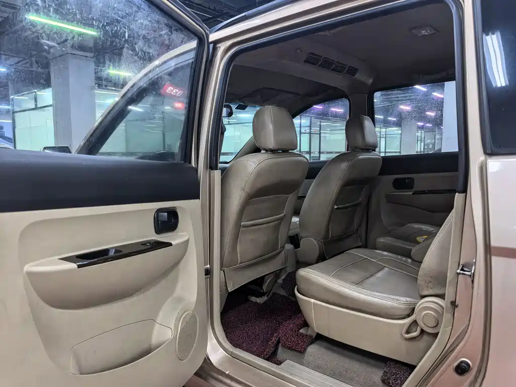 Wuling Hongguang 2013 — фото 16