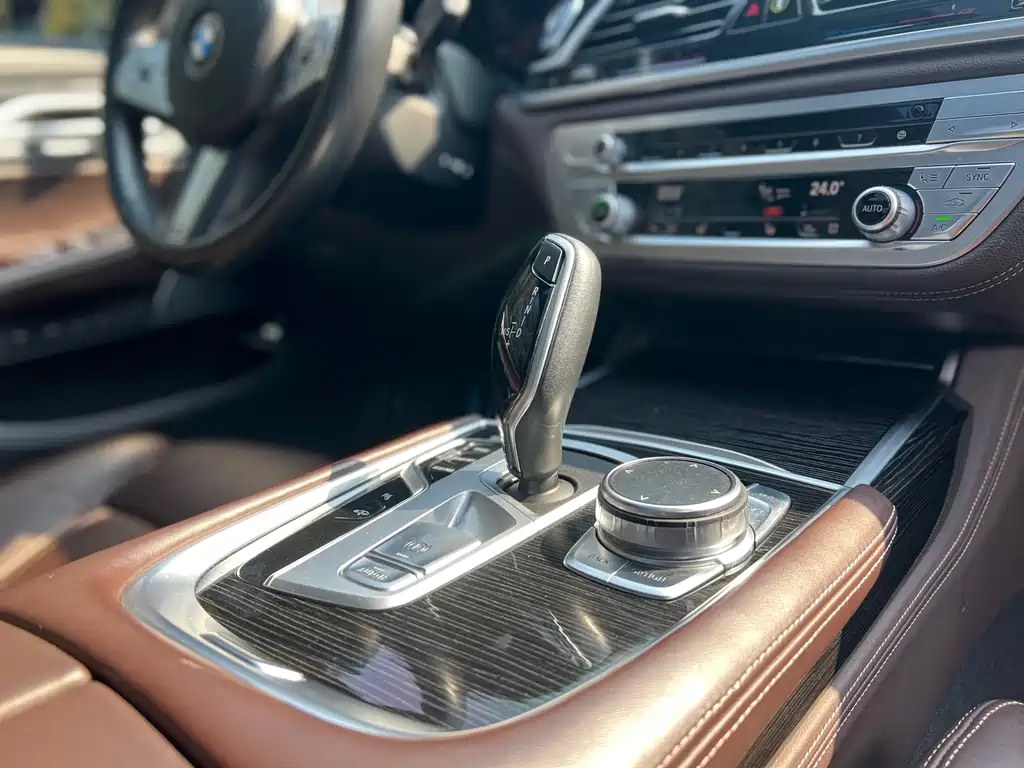 BMW 7 Series 2020 — фото 11
