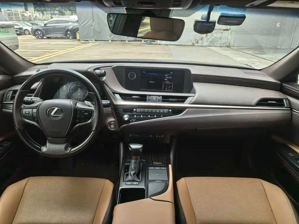 Lexus ES 2021 — фото 10