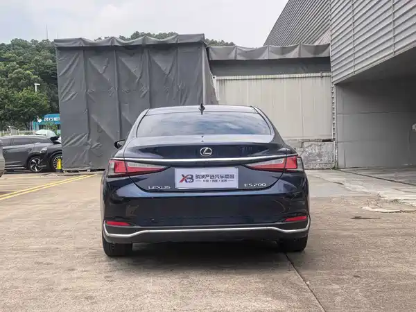 Lexus ES 2021