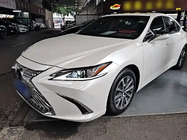 Lexus ES 2021