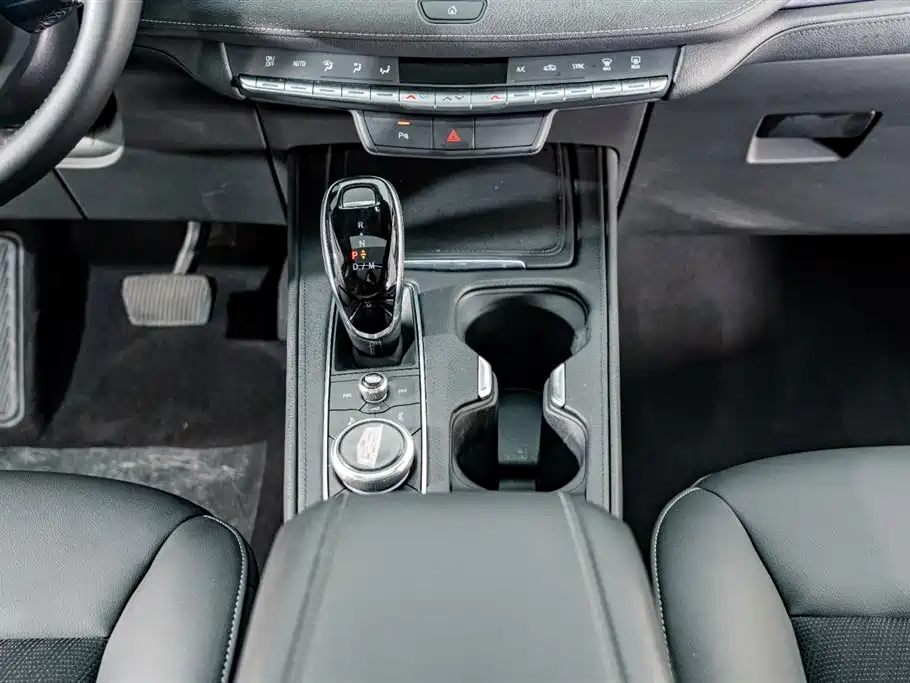 Cadillac XT4 2020 — фото 12