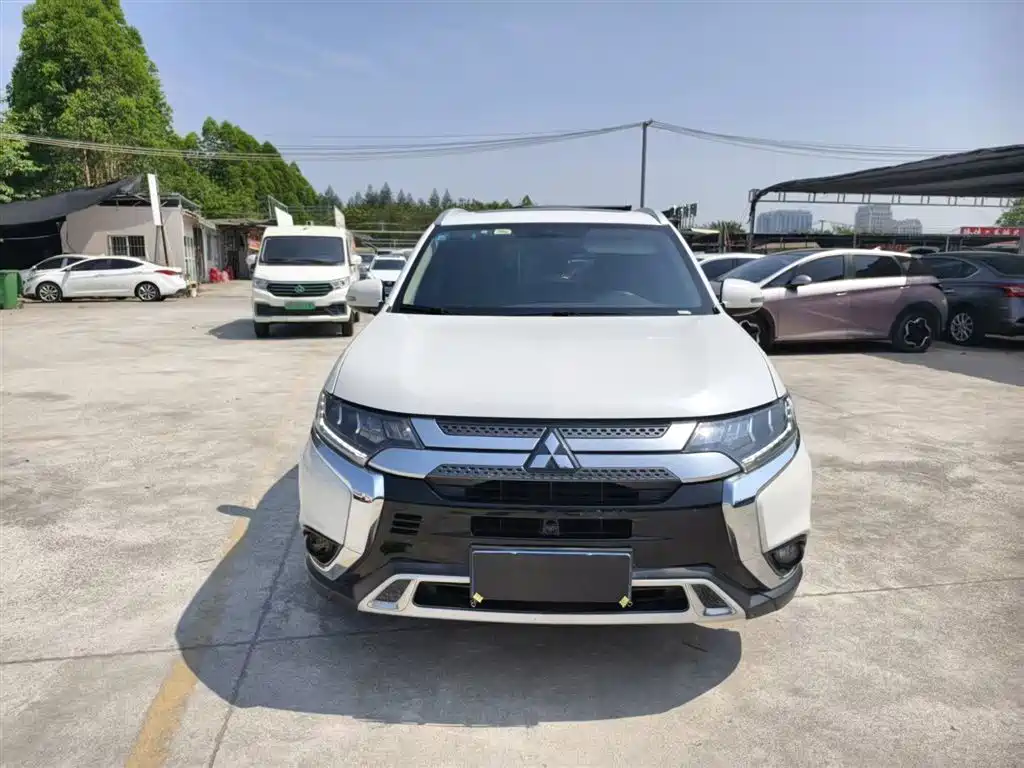 Mitsubishi Outlander 2020 — фото 11