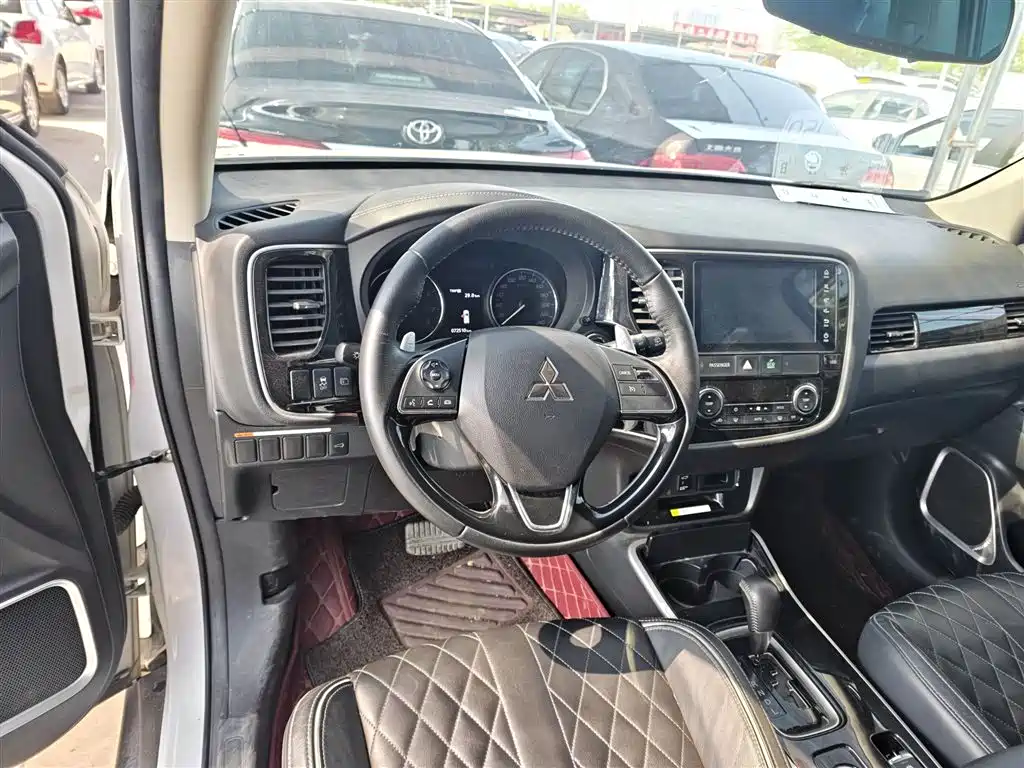 Mitsubishi Outlander 2020 — фото 6