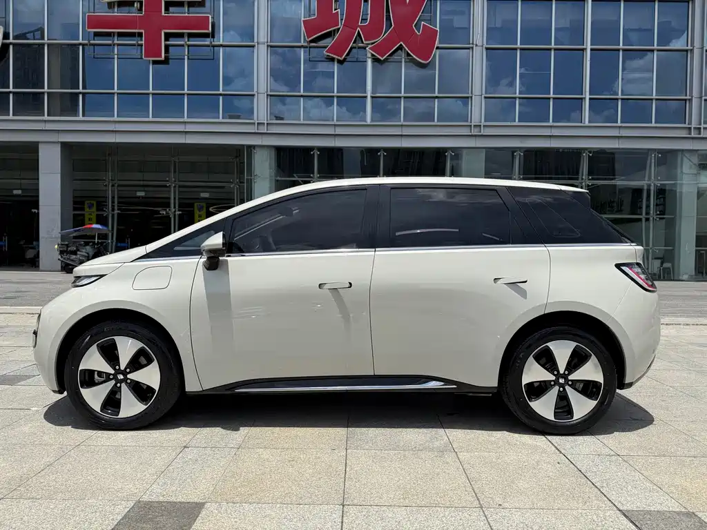 Baojun Clouds 2023