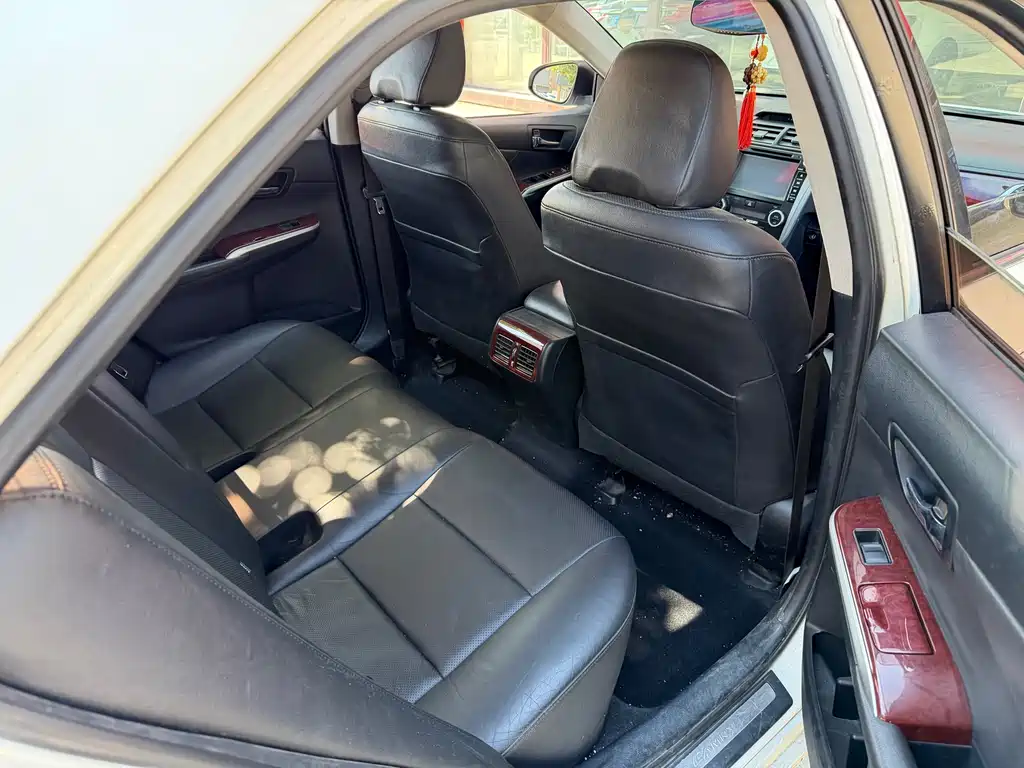 Toyota Camry 2014 — фото 10
