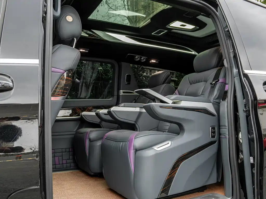 Mercedes-Benz V-Class 2023 — фото 12