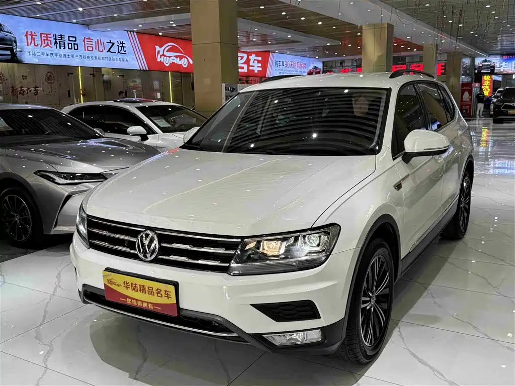Volkswagen Tiguan L 2020 — фото 1