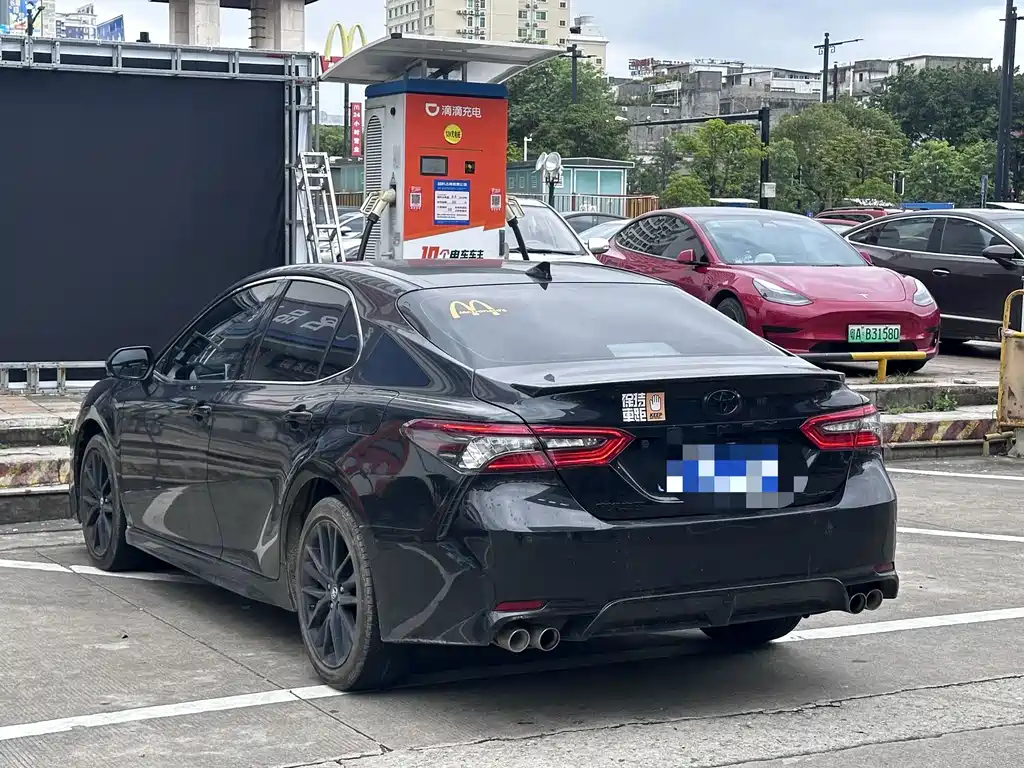 Toyota Camry 2023 — фото 6