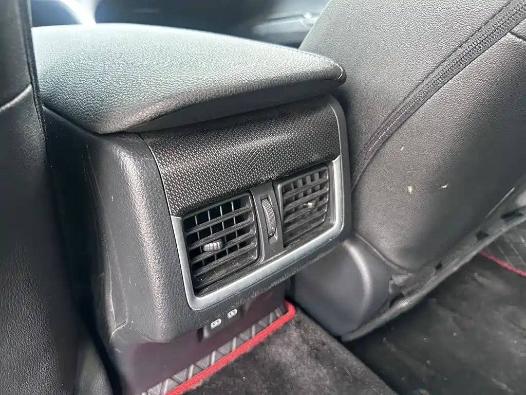 Toyota Camry 2023 — фото 10