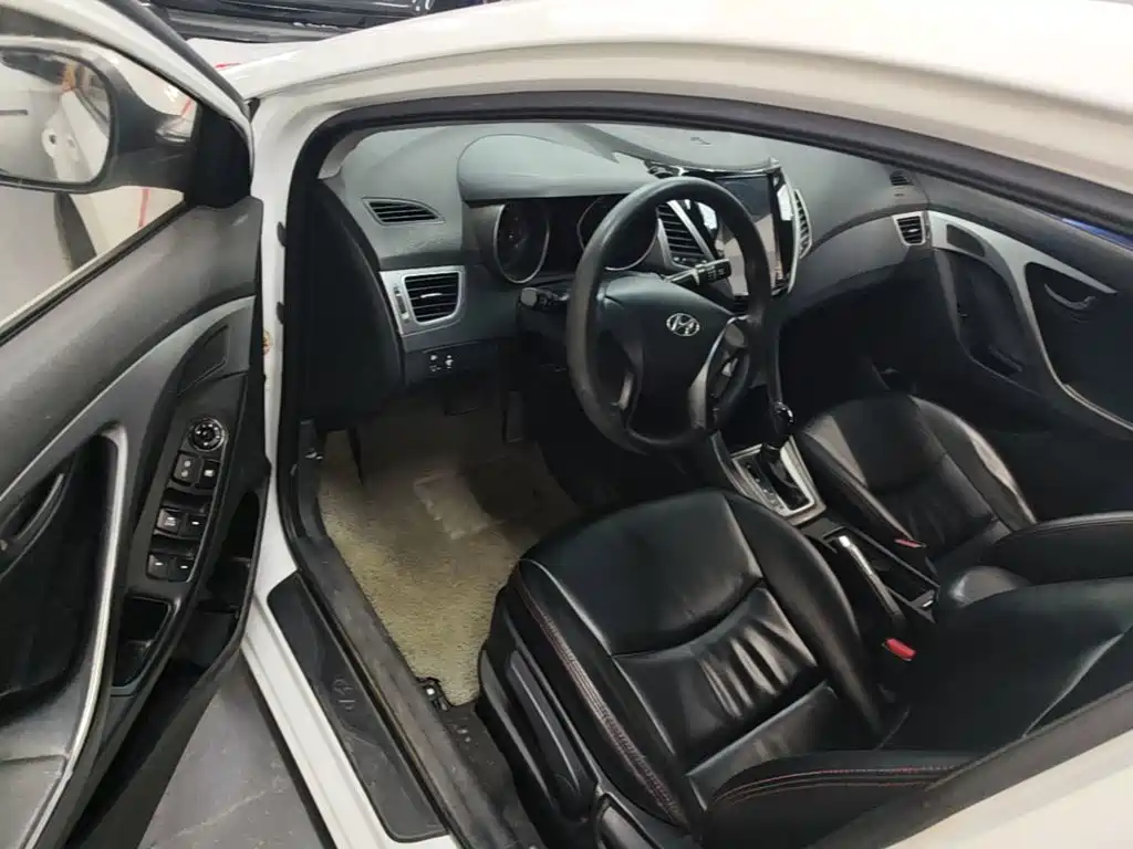 Hyundai Elantra Langdong 2017 — фото 16