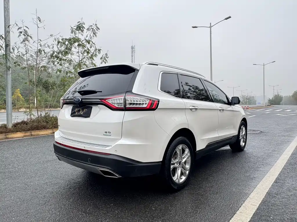Ford Edge 2018 — фото 10