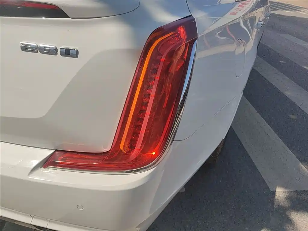 Cadillac XTS 2017 — фото 8