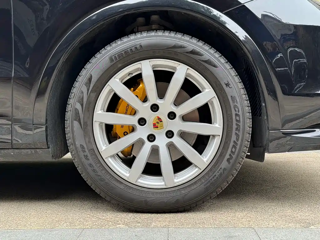 Porsche Cayenne 2019 — фото 23