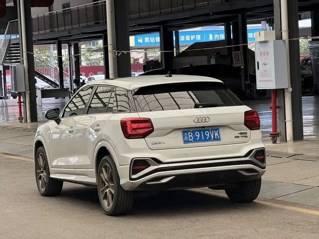 Audi Q2L 2023 — фото 10