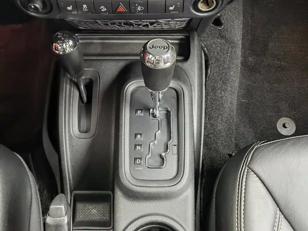 Jeep Wrangler 2017 — фото 13