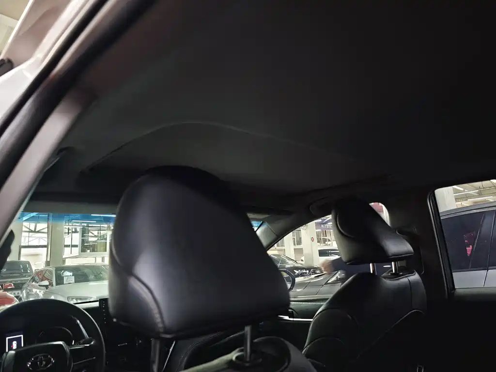 Toyota Camry 2021 — фото 12