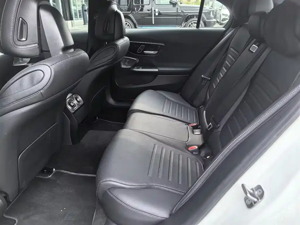 Mercedes-Benz C-Class 2024 — фото 12