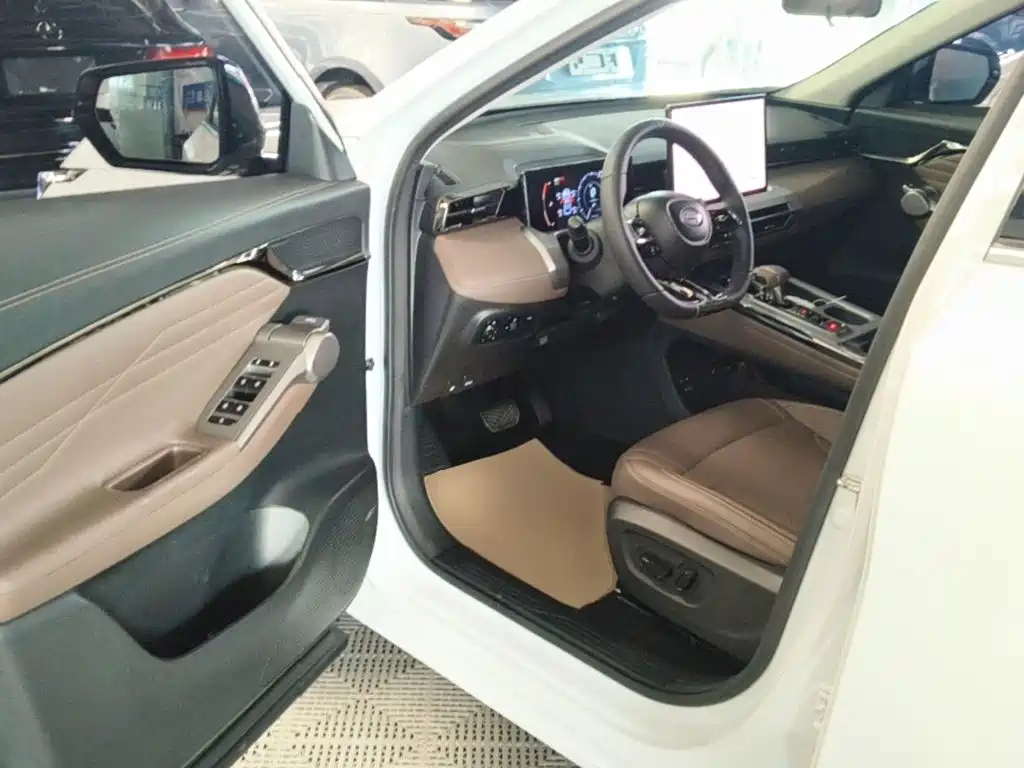 GAC Motor Trumpchi GS4 2024 — фото 16