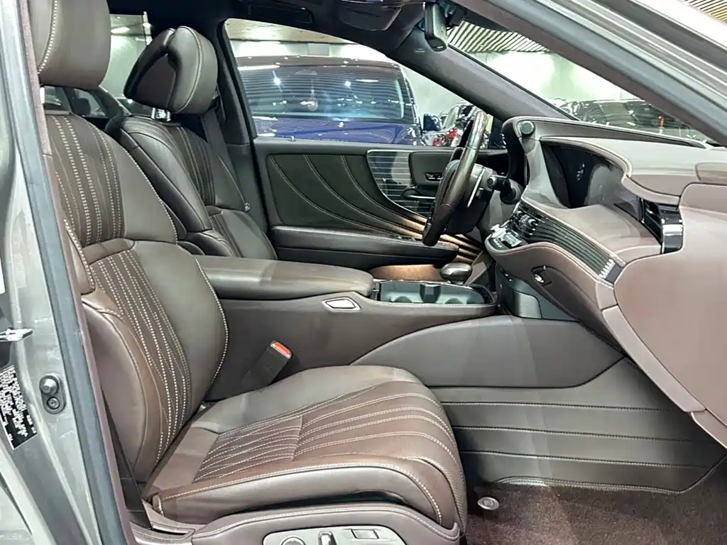 Lexus LS 2020 — фото 13