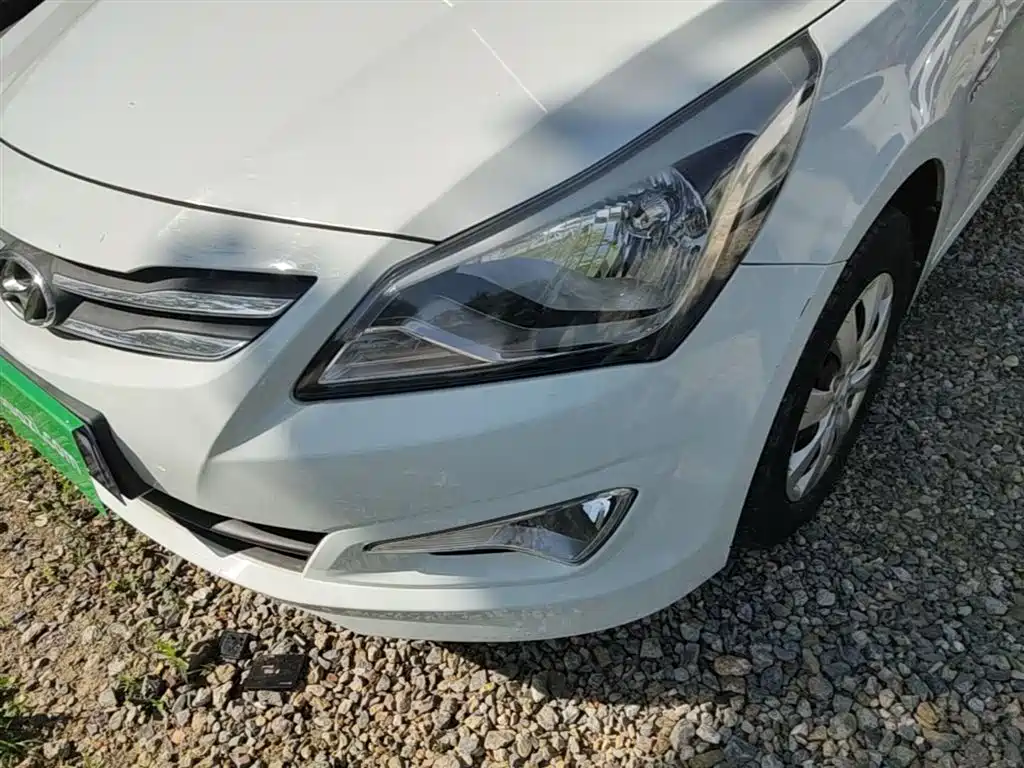 Hyundai Verna 2017 — фото 24
