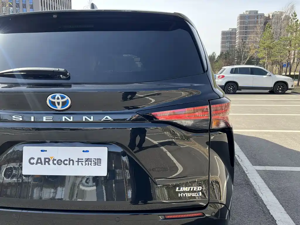 Toyota Sienna 2022 — фото 8