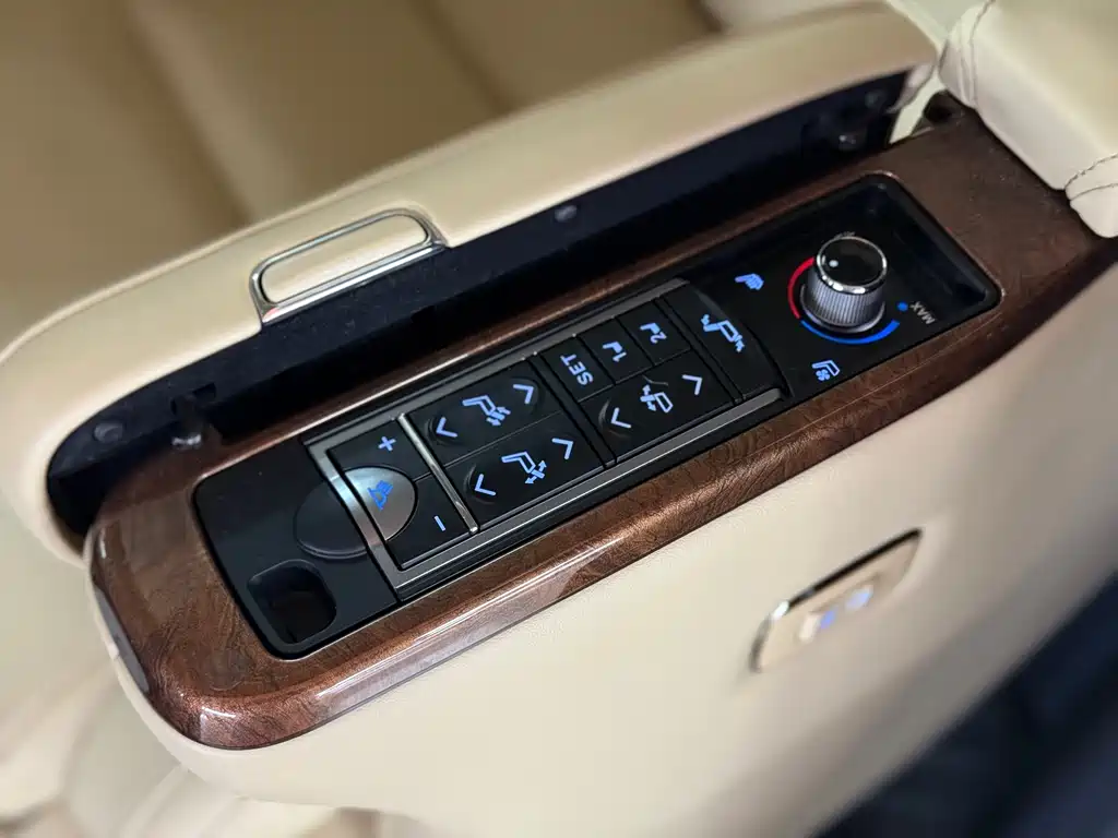 Toyota Alphard 2018 — фото 15