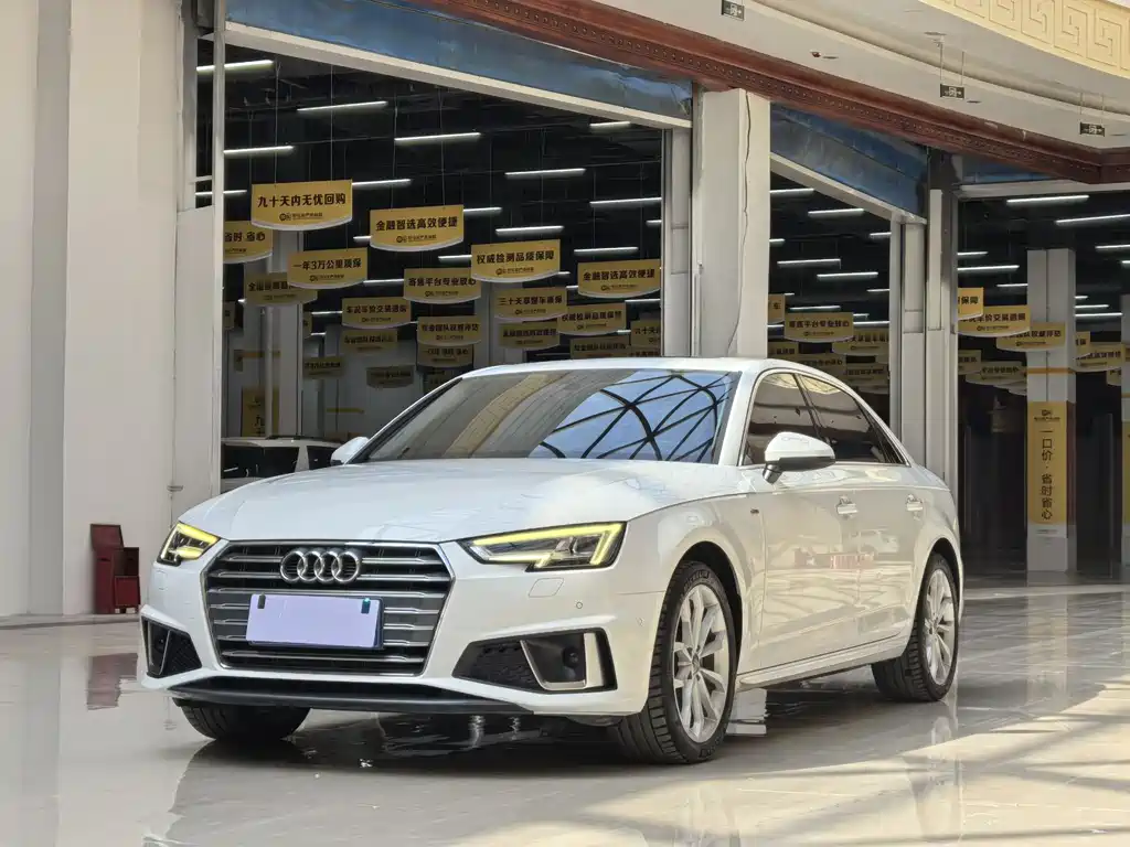 Audi A4L 2019 — фото 1