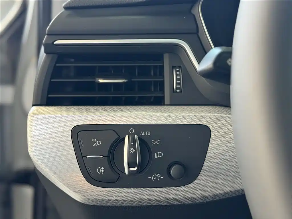 Audi A4L 2021 — фото 28