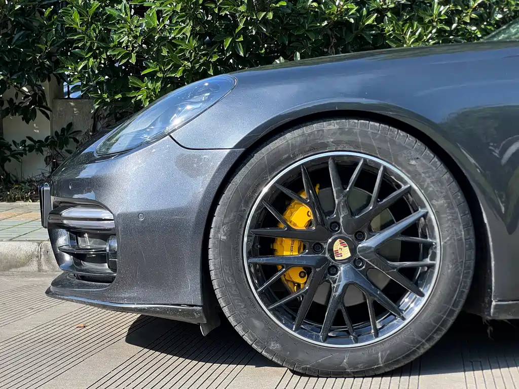 Porsche Panamera 2018 — фото 16
