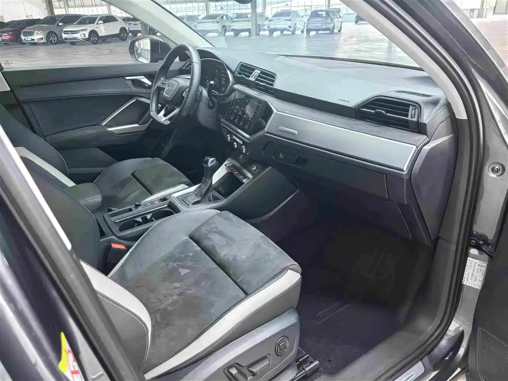 Audi Q3 2023 — фото 12