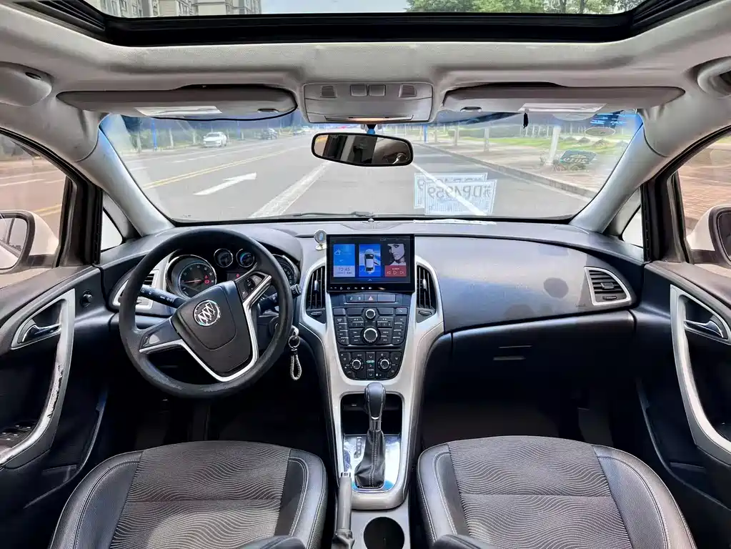 Buick Excelle 2013 — фото 12