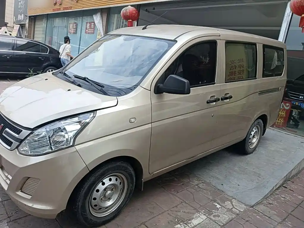 Wuling Rongguang V 2018 — фото 2