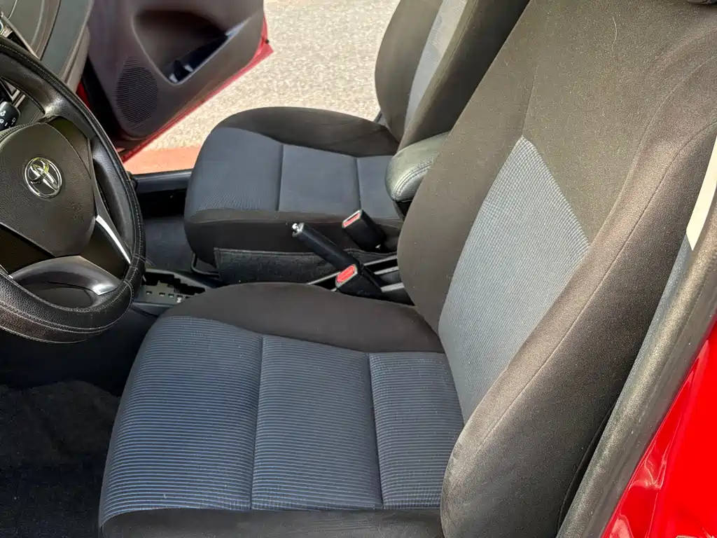 Toyota Yaris L 2015 — фото 10