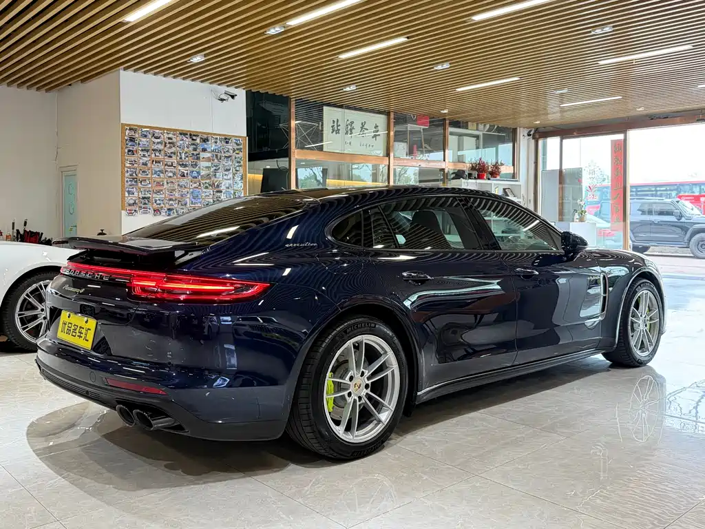 Porsche Panamera Hybrid 2018 — фото 4