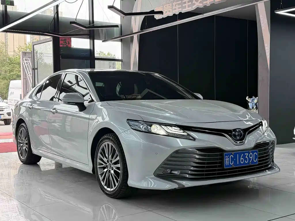 Toyota Camry 2020 — фото 3