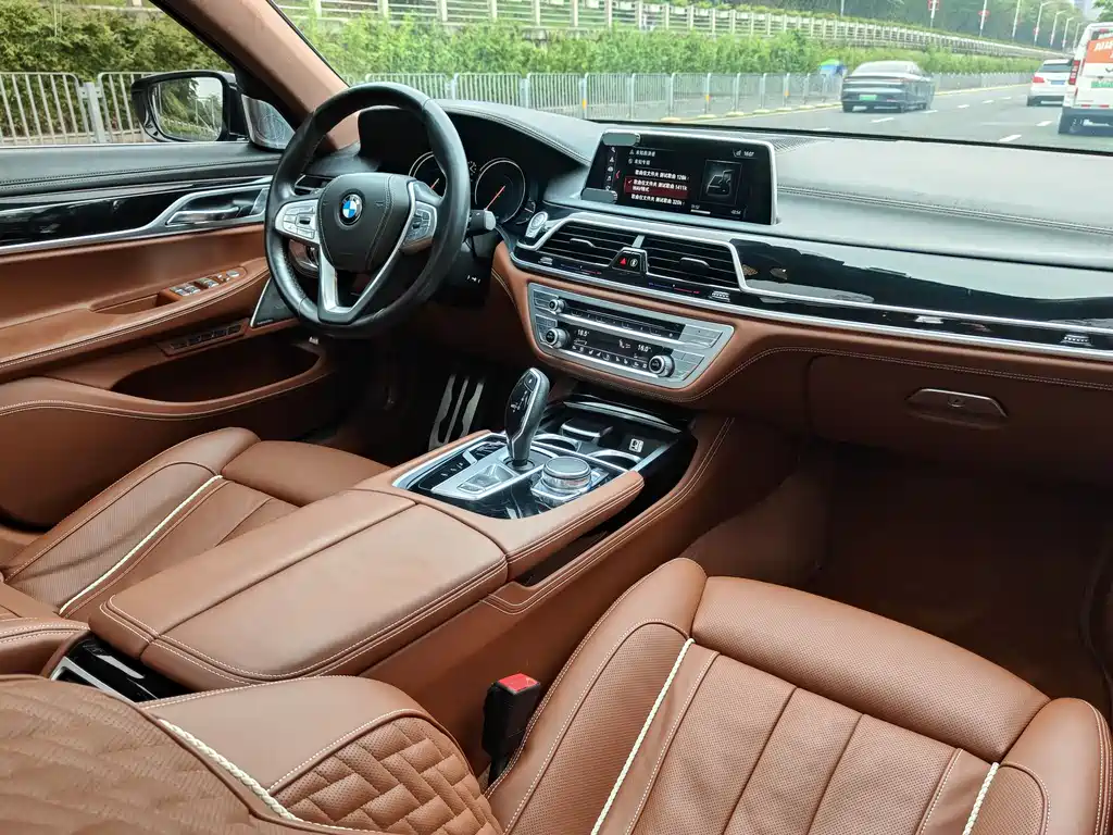 BMW 7 Series 2017 — фото 19