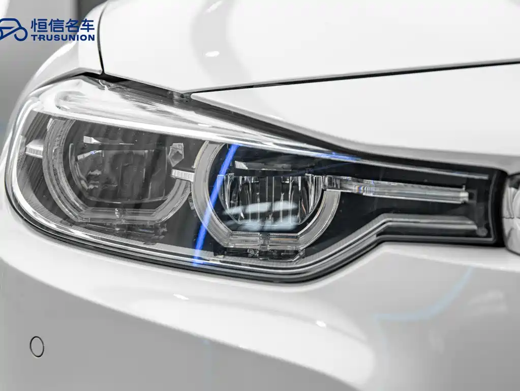 BMW 3 Series 2018 — фото 9