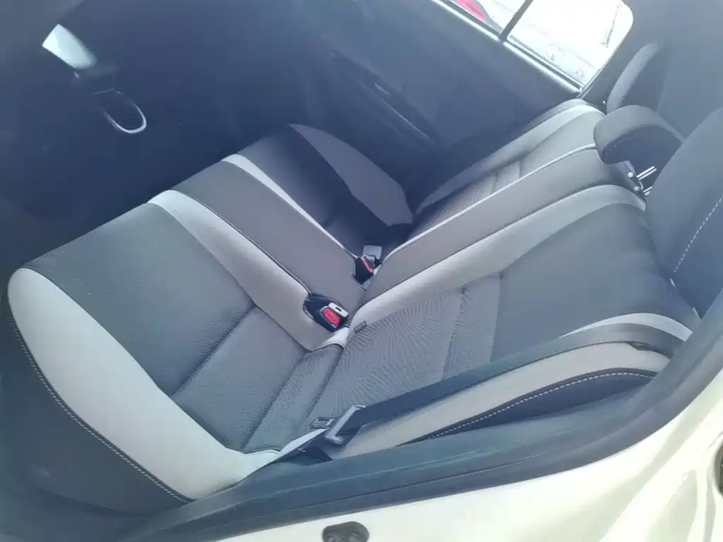 Toyota Yaris L 2022 — фото 17