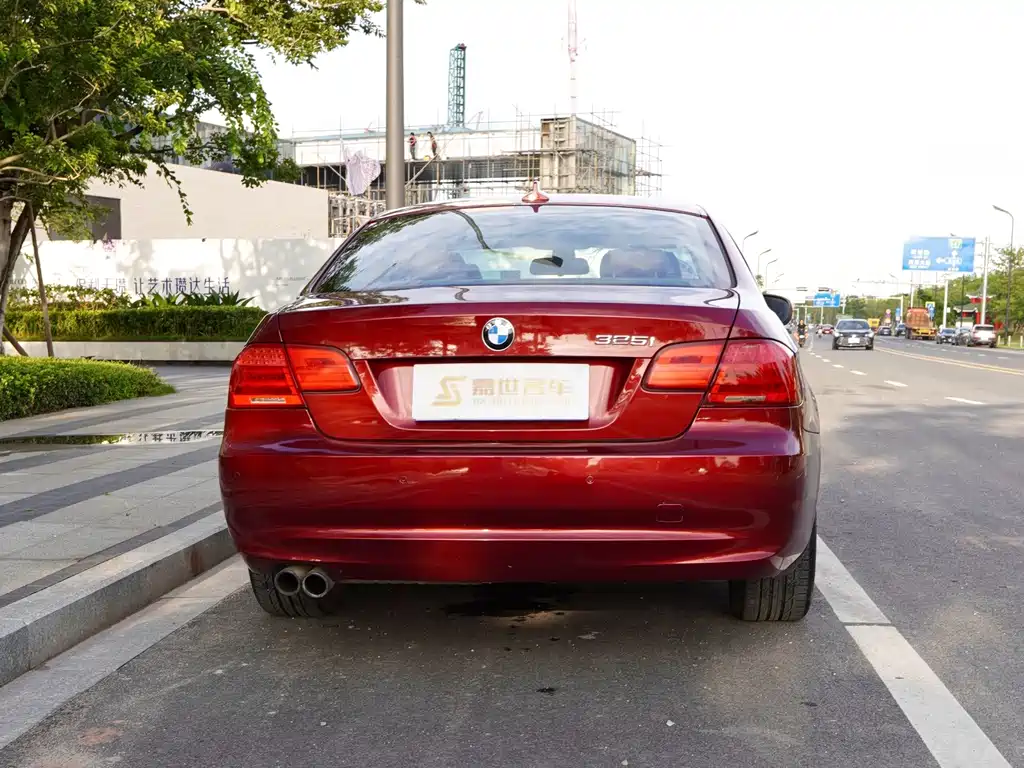 BMW 3 Series 2010 — фото 12