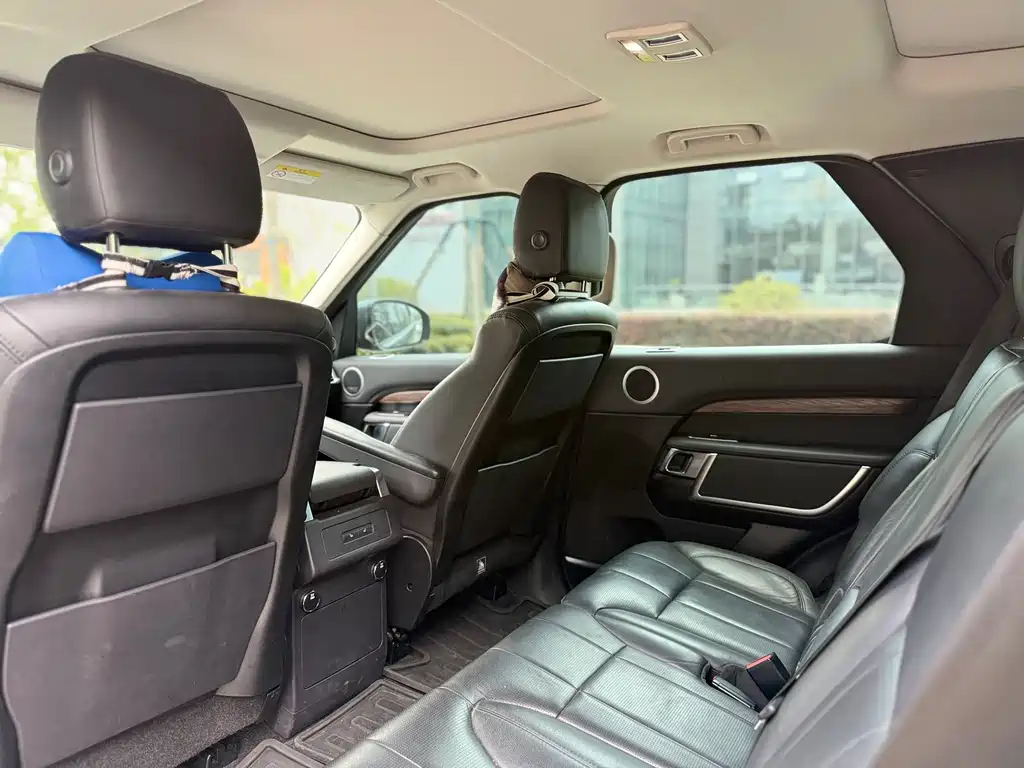 Land Rover Discovery 2018 — фото 13